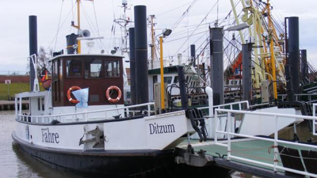 Emsfähre zur Wartung auf die Werft