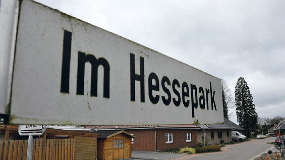 Im Baugebiet »Im Hessepark« in Weener ist nach 13 Jahren immer noch keine offizielle Bauabnahme erfolgt. Anwohner drängen auf eine Lösung. © Foto: Boelmann