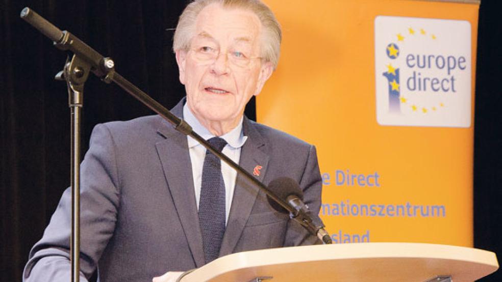 Franz Müntefering betonte in seinem Vortrag: »Aufklärung ist der beste Verbündete der Demokratie.« © Foto: VHS Leer