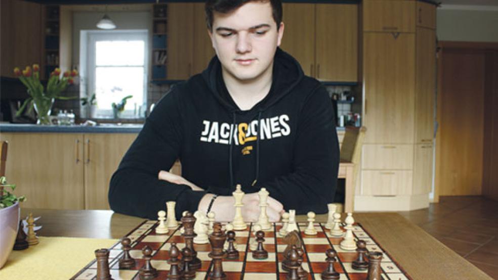 Gunnar Lüürsen verpasste mit der Mannschaft des Teletta-Groß-Gymnasiums knapp den Einzug ins Landesfinale der Schulschach-Meisterschaften in Hannover. © Foto: Berents