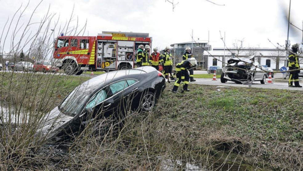 Bei einem Verkehrsunfall auf der Deichstraße in Leer wurden zwei Autofahrer verletzt. © Foto: Wolters