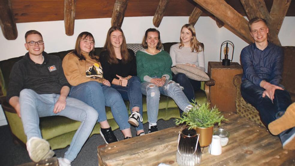 Freuen sich schon darauf, neue Leute kennenzulernen und gemeinsam Spaß zu haben: Das Orga-Team vom »Jesus House« mit (von links) Hanno, Wiebke, Timna, Debby, Emma und Andreas. Auf dem Foto fehlen Okko, Tebbe, Jasna und Inka.  © Foto: Himstedt
