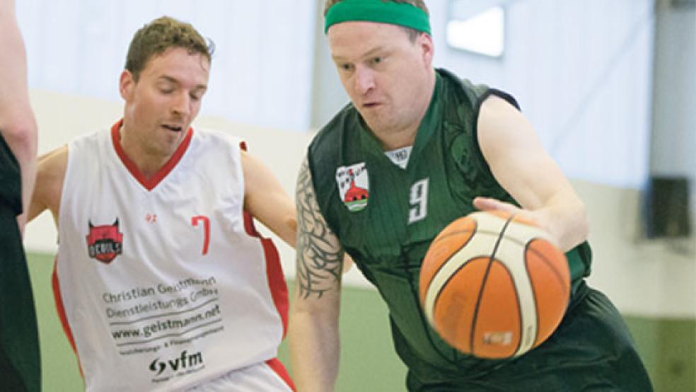 Man wisse nie, was er als nächstes macht, er sei ein Straßenbasketballer, sagt Bingums Trainer Michael Veenhuis über David Appel. © Foto: Mentrup
