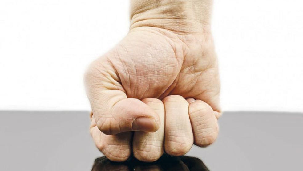 Nicht nur zu verbalen Attacken, auch zu Handgreiflichkeiten kommt es in den Rathäusern. © Symbolfoto: Pixabay