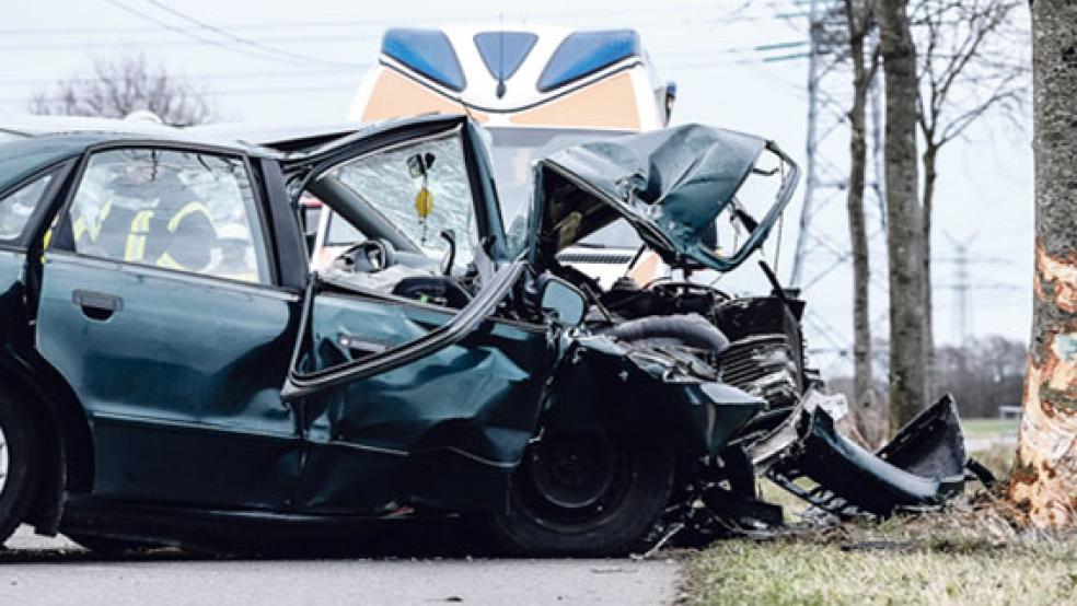 Insgesamt 292 Unfälle gab es im vergangenen Jahr im Rheiderland. Die Bilanz: Zwei Tote, 22 Schwer- und 80 Leichtverletzte. Im Bild ein Unfall in Stapelmoor im Februar. © Archivfotos: Klemmer