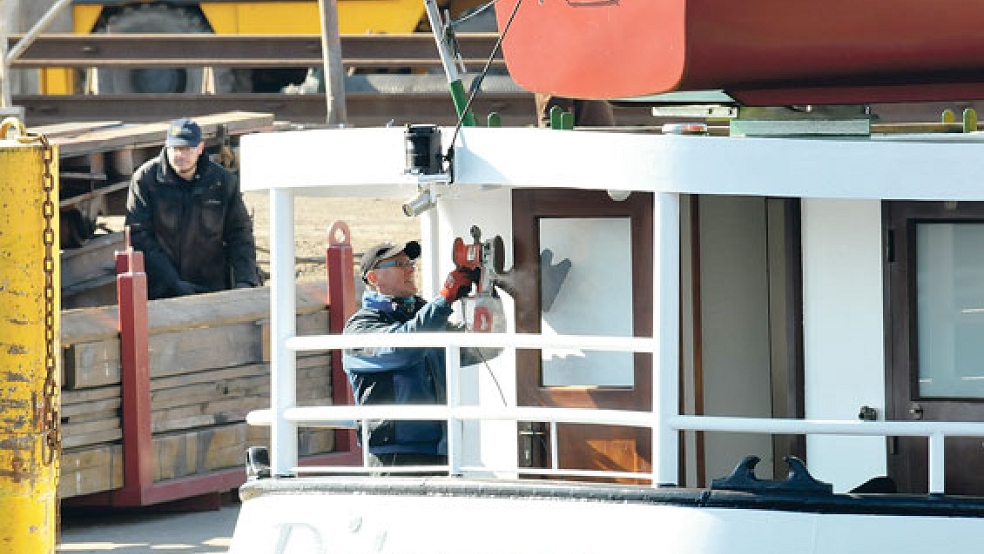 Die Emsfähre liegt zurzeit zur Wartung auf der Schiffswerft Diedrich in Oldersum. © Foto: Wolters