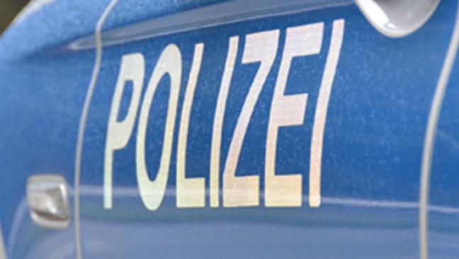 Berauscht mit Auto gegen Baum geprallt