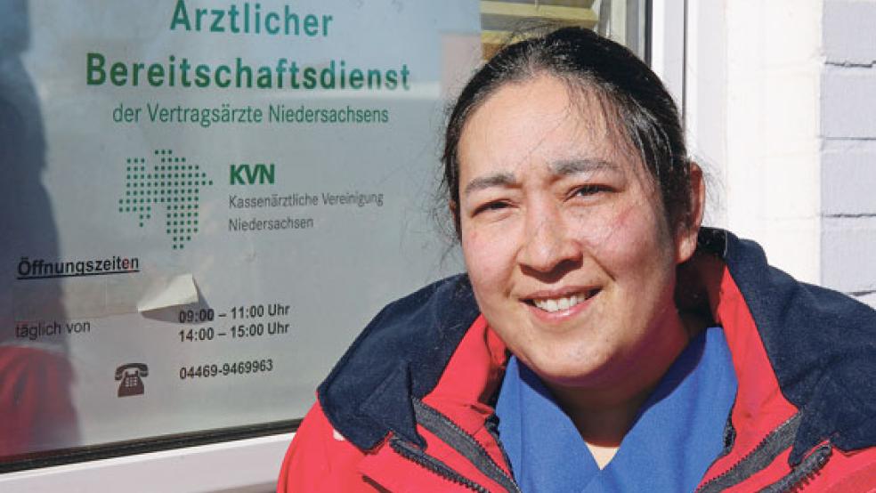 Annick Goltz hat mitten in der Corona-Krise ihren Dienst als neue Hausärztin auf der Insel Wangerooge begonnen. © Foto: Kuchenbuch-Hanken (dpa)