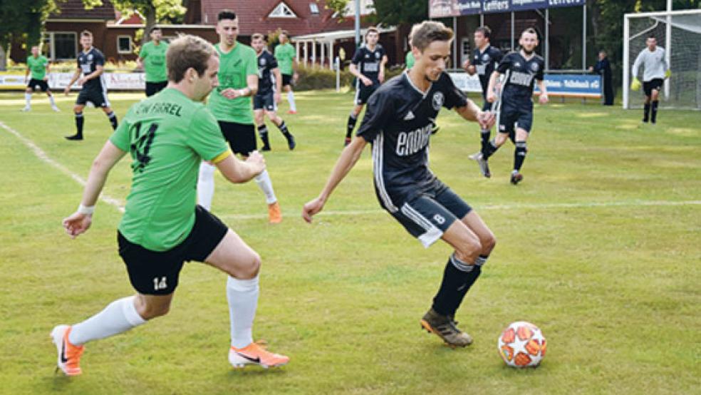 Ob der TV Bunde (dunkle Trikots, Silas Queder am Ball) auch in diesem Jahr im Ostfriesland-Cup starten kann, ist noch offen. © Foto: Hilbrands