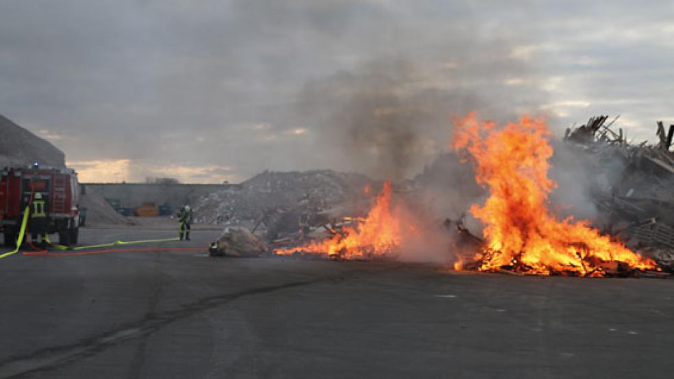Die Feuerwehr war gestern Abend in Nüttermoor im Einsatz.  © Foto: Loger