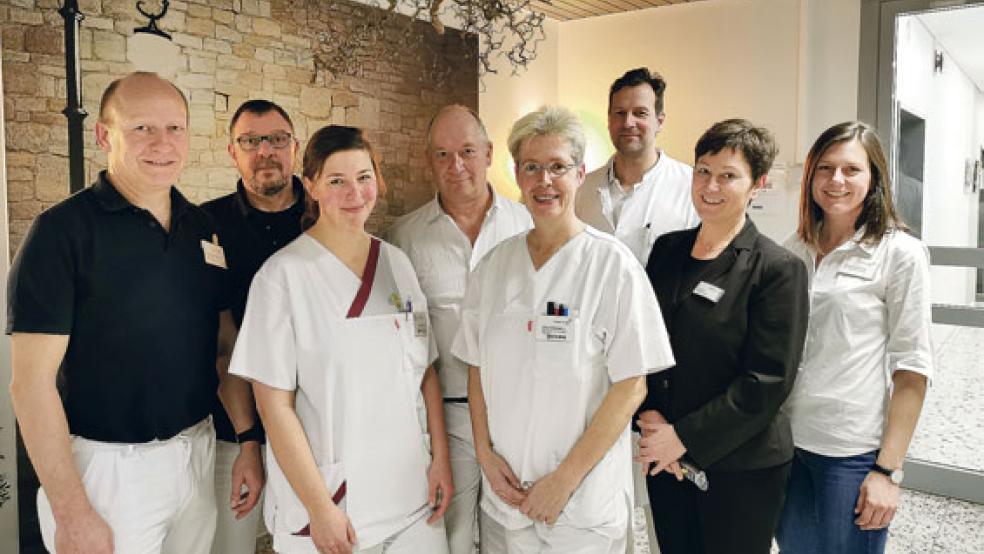 Freude im Team: Die Hürden der Zertifizierung wurden erneut gemeistert. Das Foto entstand vor den Corona-Abstandsregelungen. © Foto: Borromäus-Hospital