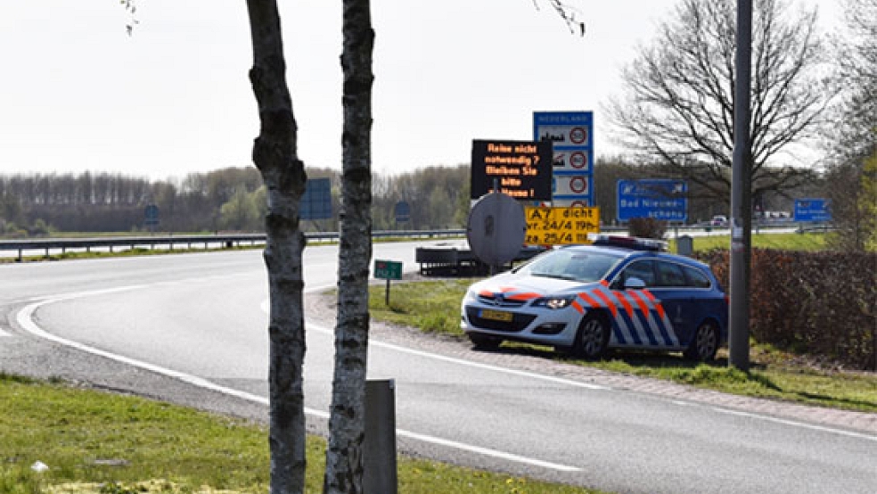 An der deutsch-niederländischen Grenze bei Bunderneuland finden an den Ostertagen vermehrt Stichproben-Kontrollen statt. © Foto: Kuper