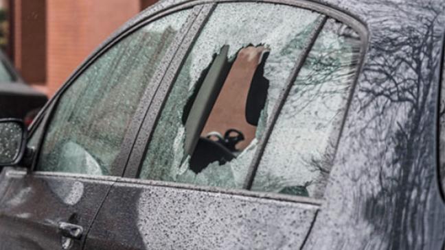 Zehn Minuten weg: Einbruch in Auto