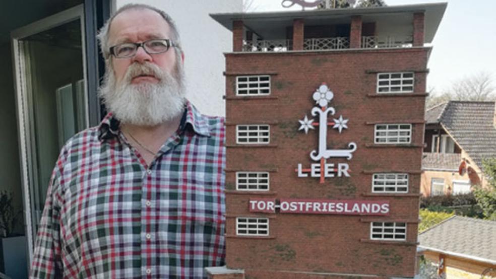 Elso Reck hat den Wasserturm im Maßstab 1:45 nachgebaut. Oben auf dem Dach befindet sich noch die Leuchtreklame vom Traditionsbetrieb »Libby«, den es längst nicht mehr gibt. © Foto: privat
