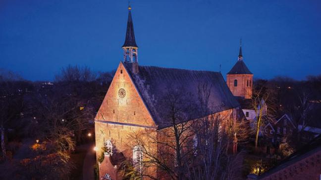 Gottesdienstbrief wird verteilt