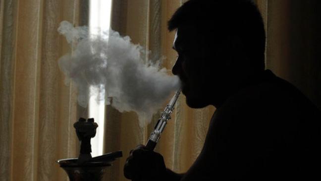 Shisha setzt  zwei Paletten in Brand