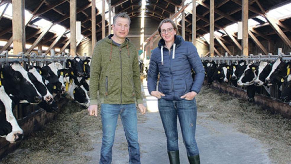 Haben die Entscheidung, die Produktion ihres Milchviehbetriebes auf Bio-Standards umzustellen, nicht bereut: Jörg-Hendrik und Hilke Meinders. © Foto: Berents