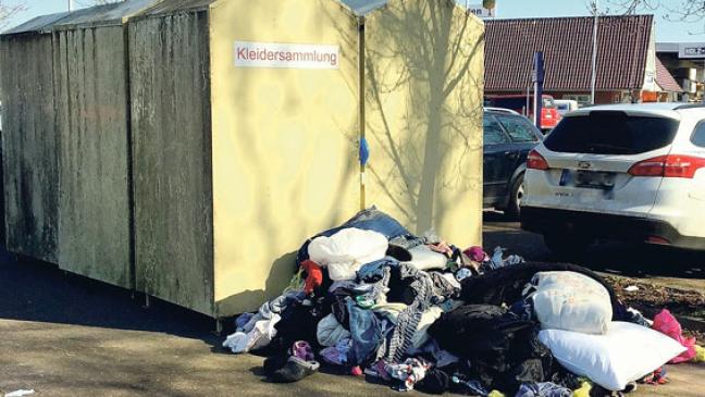 Altkleiderbehälter häufig überfüllt