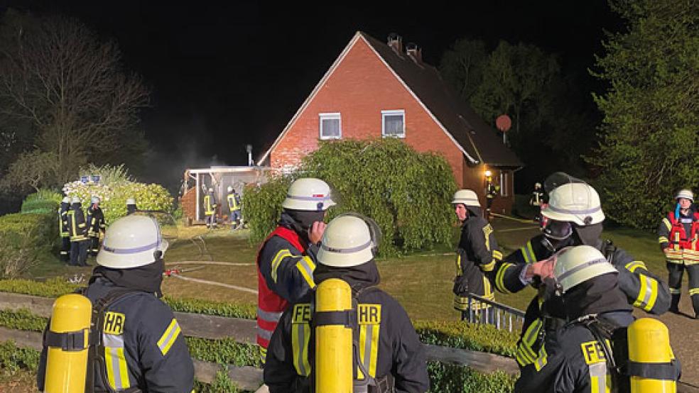 In Neu-Ekels ist ein Wintergarten in Brand geraten. © Foto: Feuerwehr (Janssen)