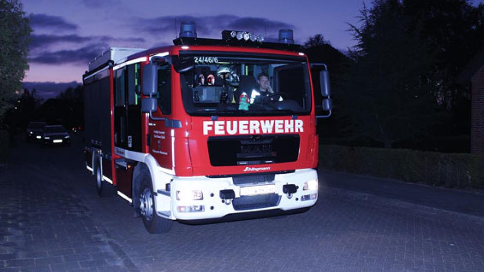 Zwei Feuerwehren mussten gestern Abend in die Zeisigstraße in Möhlenwarf ausrücken. © Foto: Rand (Feuerwehr)