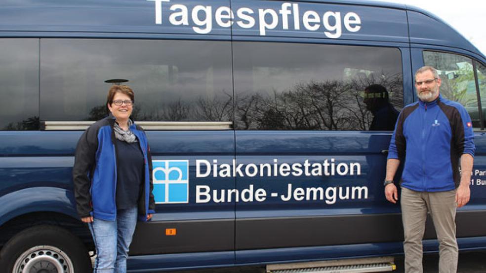 Hilde Hommers und Rainer Gottwald freuen sich, den Kunden der Diakonie den »Service to Huus« anbieten zu können. © Foto: Berents