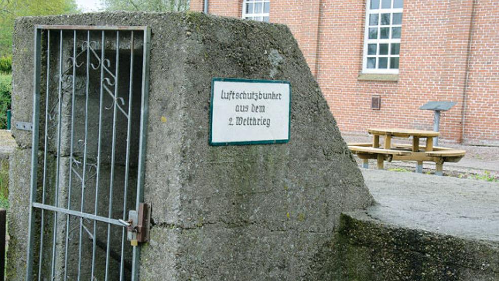 Wieder zugänglich: Der Weltkriegsbunker neben der Kirche von Weenermoor.  © Foto: Hanken
