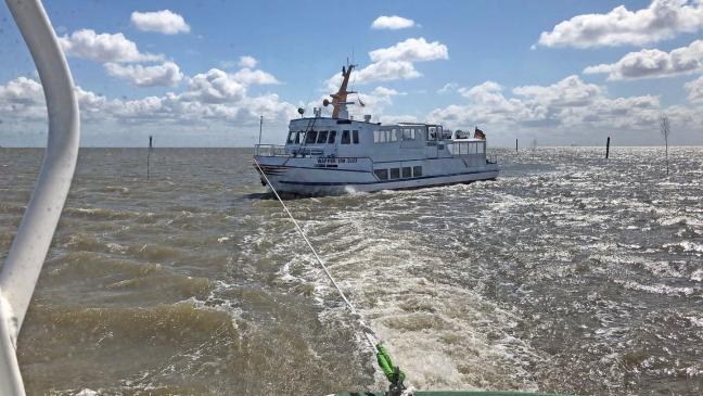 Inselfähre nach Ruderausfall abgeschleppt