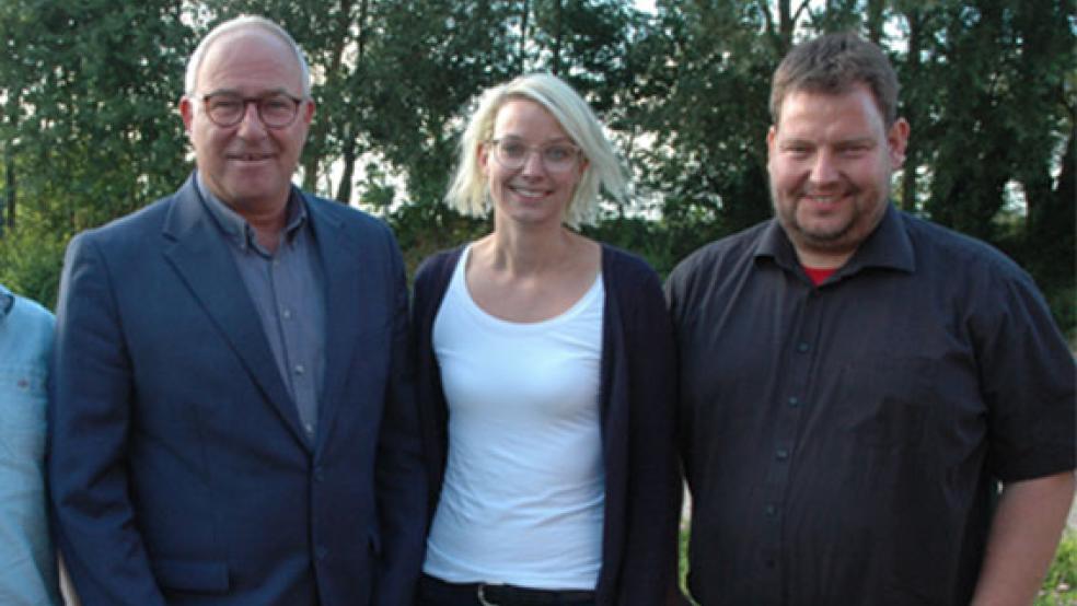 Kämmerer Rainer Smidt soll während der Elternzeit von Insa Bruhns den Posten des Allgemeinen Vertreters von Bürgermeister Hans-Peter Heikens übernehmen (im Bild von rechts). © Foto: Szyska