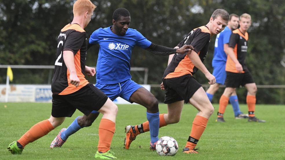 Spätestens am 27. Juni soll entschieden werden, ob die Fußball-Saison fortgesetzt wird oder nicht. Auf die Entscheidung dürften auch die Teams vom SV Wymeer-Boen und der SG Heidjer SV/Holthusen gespannt sein. © Foto: Bruins