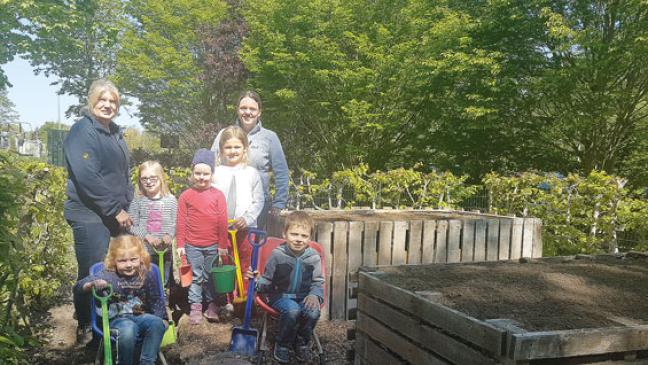 Kinder in Stapelmoor können nach Hochbeet-Aktion eigenes Gemüse aussäen