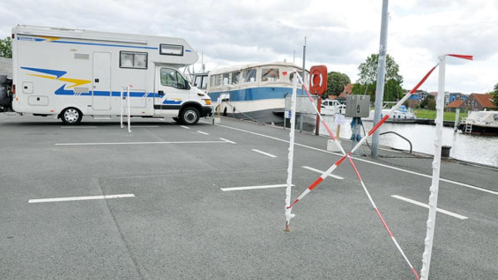 Am Hafen von Weener dürfen seit Montag auch wieder Wohnmobile stehen.  © Boelmann
