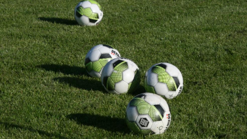 Im niedersächsischen Fußball zeichnet sich eine Entscheidung im Umgang mit der unterbrochenen Saison ab. © Foto: Born
