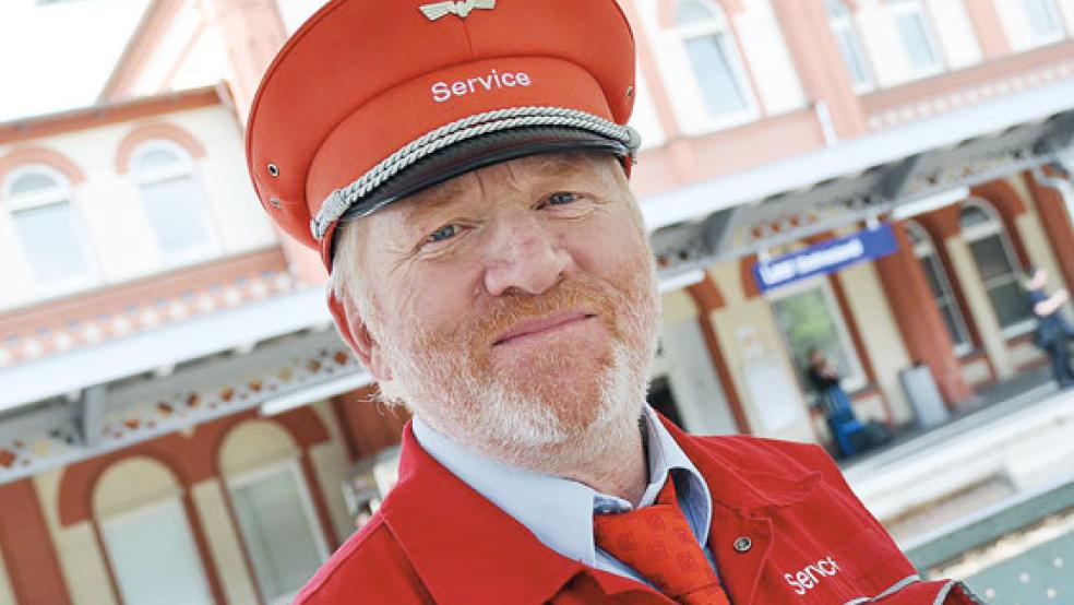 Beliebt bei Fahrgästen am Bahnhof in Leer: Heinz-Wilhelm Korte. © Foto: Deutsche Bahn