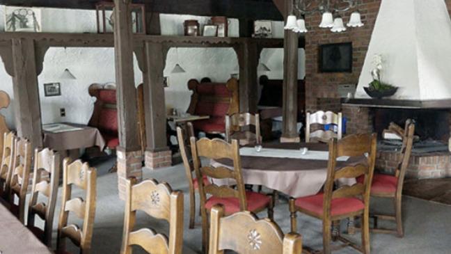 Restaurant-Chef wäscht Hände in Unschuld