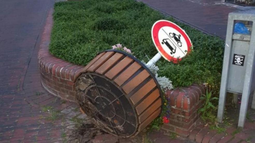 Dieses Bild der Verwüstung bot sich am Sonnabend am Papenburger Hauptkanal. © Stadt Papernburg