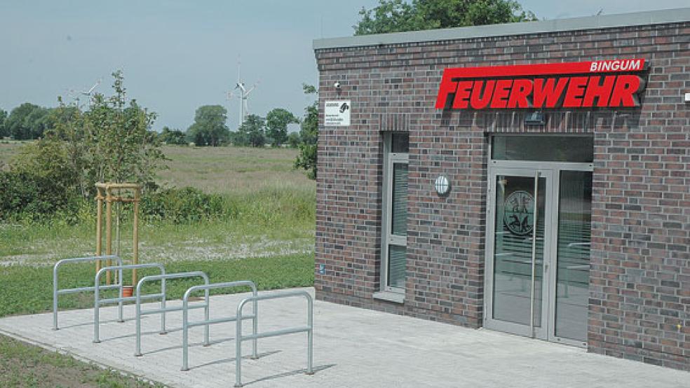 Das neue Baugebiet soll neben dem Feuerwehrhaus in Bingum entstehen. © Foto: Szyska