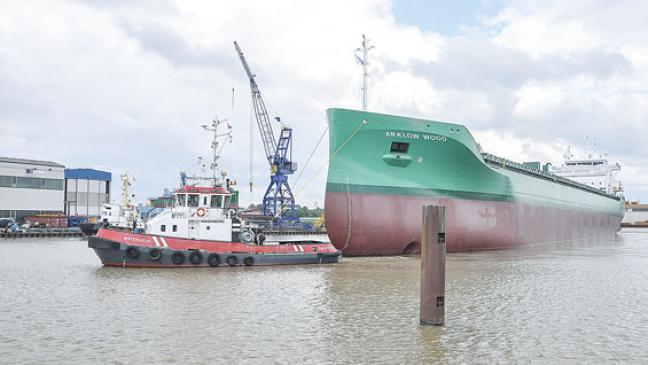 Schiff ahoi: »Arklow Wood« verlässt Leeraner Hafen