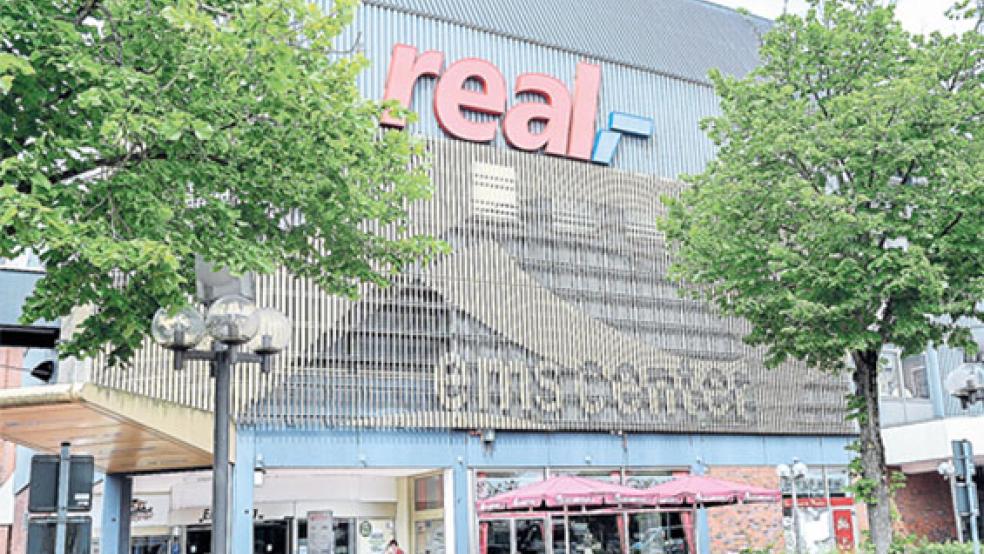 Bei »Real« im Ems-Center gehen die Lichter aus. © Foto: Schade