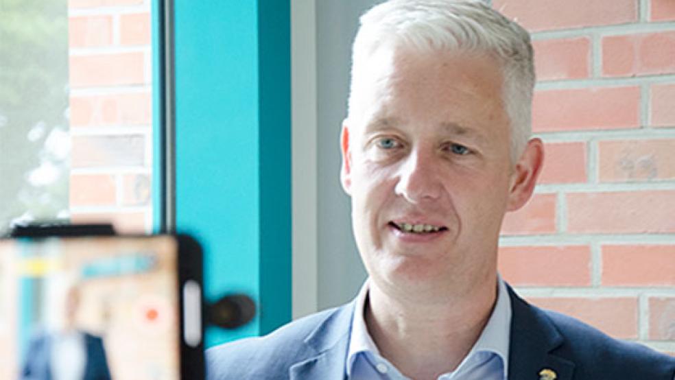 Nahezu täglich hält Landrat Matthias Groote in einer Videobotschaft einen Lagebericht zur Corona-Krise ab. © Foto: Hanken