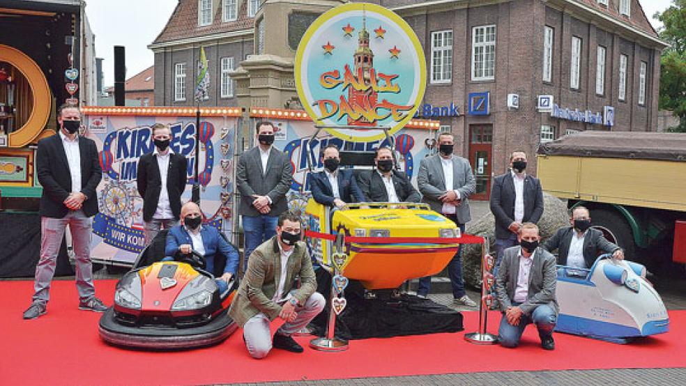 Die Jungschausteller sorgten auf dem Denkmalsplatz in Leer mit einem ernsten Hintergrund für ein wenig Kirmes-Flair. © Fotos: Ammermann