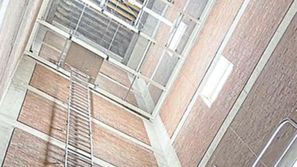 Ist rund 25 Meter hoch und bietet ähnliche Bedingungen wie in einem Windrad: der alte Norder Schlauchturm. © Foto: Ørsted 