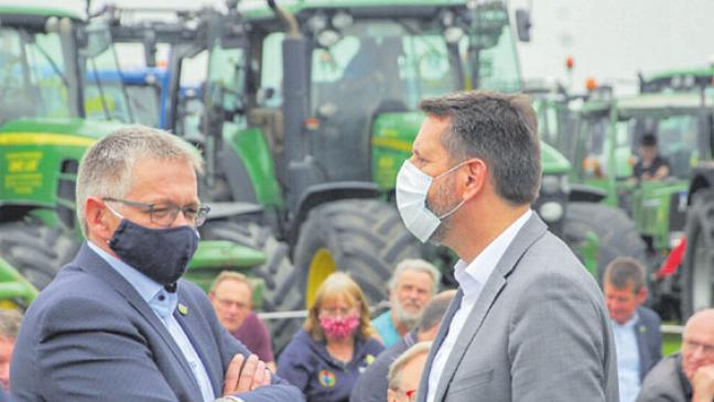 Kühe, wütende Bauern und ein Minister