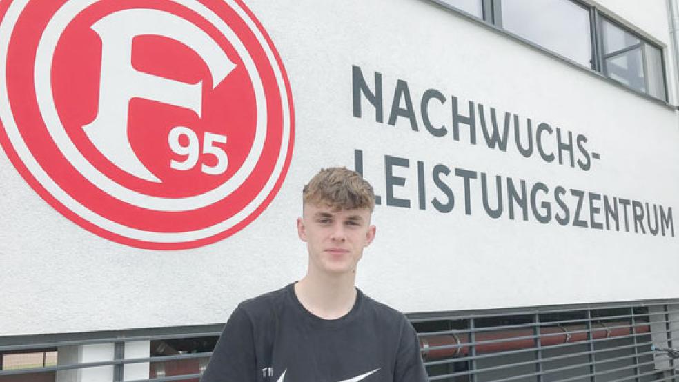 Simon Hoffmann war am Wochenende in Düsseldorf, um seinen Vertrag bei der Fortuna zu unterzeichnen. © Foto: privat