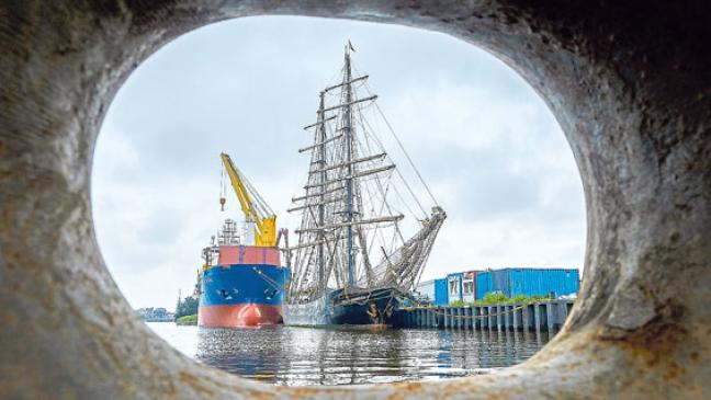 »Roald Amundsen« in Emder Werft