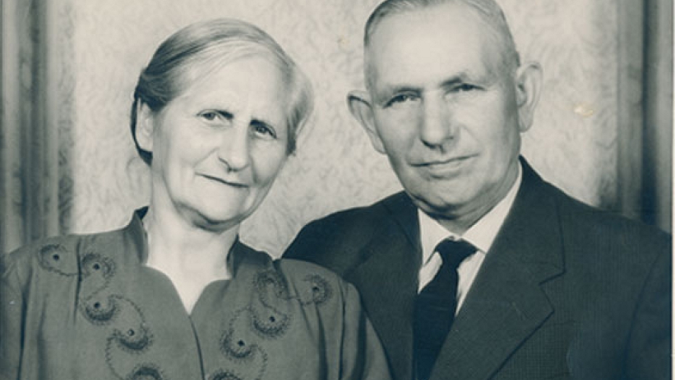 Auf einem Foto von 1958: Wilhelmine (geb. Fokken am 25. November 1898) und Bernhard Koenen (geb. am 18. April 1897) heirateten am 31. Januar 1920 und hatten zusammen elf Kinder. Foto: Hermerding (Familienarchiv) © .