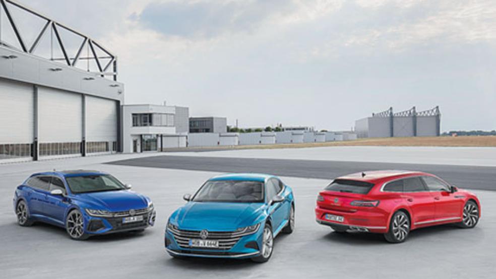 Alle neu (von links): Ein Arteon Shooting Brake in der hochmotorisierten »R«-Version, eine Limousine als Elektro-Verbrenner-Hybrid und der Shooting Brake in der Hybrid-Variante. © Foto: Volkswagen
