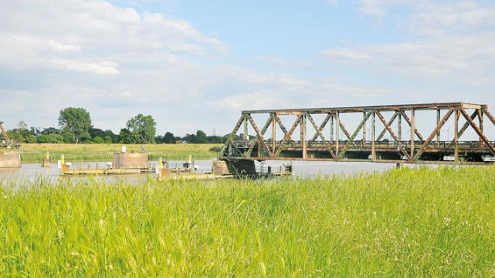 Die Friesenfähre wird am kommenden Mittwoch in die Saison starten. Sie fährt zwischen den Ems-Anlegern in Weener und Mitling-Mark. © Foto: Boelmann