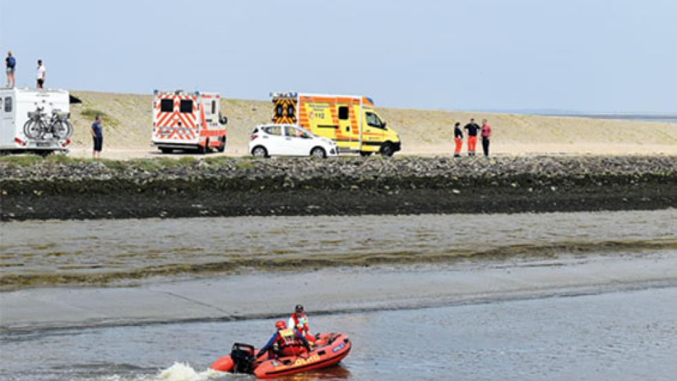 Einen traurigen Vorfall gab es am Samstag bei einer Wattwanderung bei Harlesiel. Ein Mann kollabierte und starb. © Foto: Feuerwehr Wittmnd