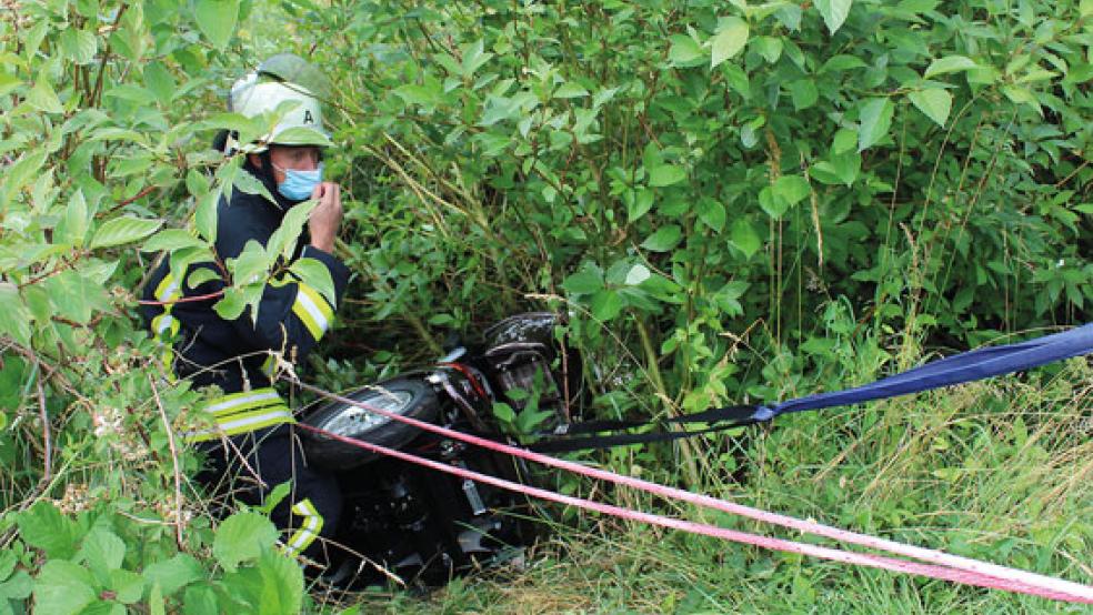 Eine Frau ist heute Vormittag in der Straße »Jelsgaste« mit ihrem »Scooter« verunglückt. © Foto: Rand (Feuerwehr) 
