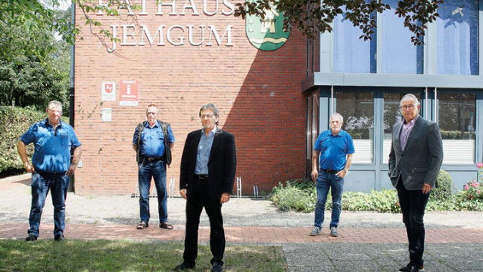 Tauschten sich in Jemgum aus (von links): Günter Harms, Helmut Plöger, SPD-Abgeordneter Markus Paschke, Konrad Kruse und Bürgermeister Hans-Peter Heikens. © Foto: privat